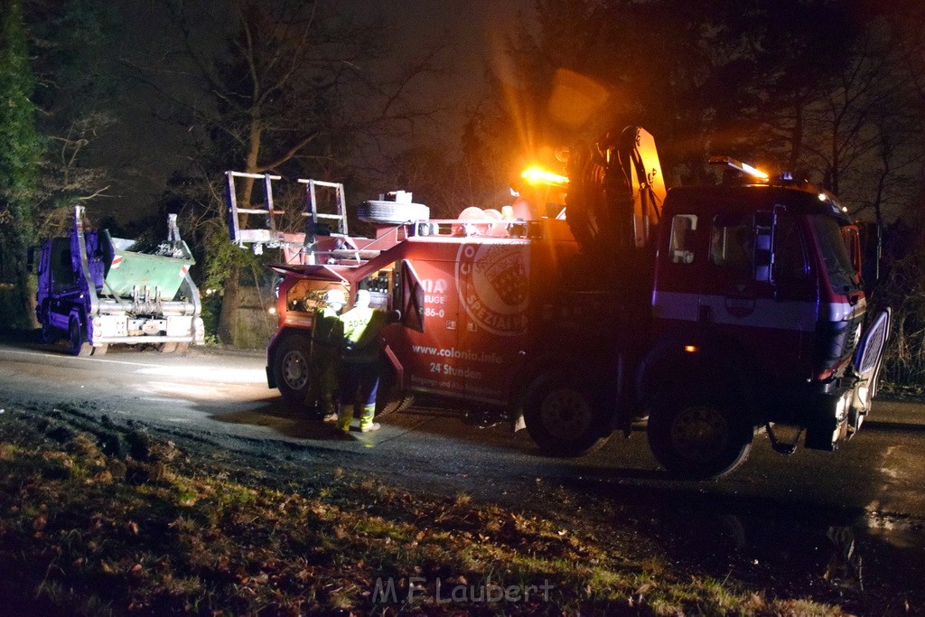 Container LKW umgestuerzt Koeln Brueck Bruecker- Dellbruecker Mauspfad P588.JPG - Miklos Laubert